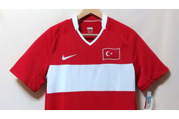ドイツ戦「熱き死闘」の記憶！トルコ代表、EURO2008ユニフォーム 画像