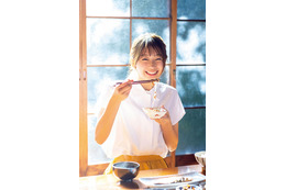 フジ小室瑛莉子アナ、初グラビアに挑戦「めざまし8」早朝の打ち合わせにも密着 画像