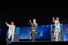 NEWS、“3人体制で初”5年ぶり東京ドーム公演開催 全47曲パフォで5万5千人魅了 画像