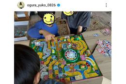 小倉優子、子供たちの人生ゲーム満喫SHOTに反響「仲良しで楽しそう」「優しいママですね」