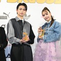 「atmos presents SNEAKER BEST DRESSER AWARD 2024」に登場した（左から）莉子、綱啓永、藤田ニコル、山崎天（C）モデルプレス