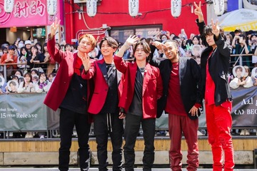 Aぇ! group、道頓堀でサプライズイベント　7000人の前でデビューシングル披露 画像
