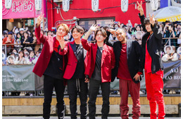 Aぇ! group、道頓堀でサプライズイベント　7000人の前でデビューシングル披露