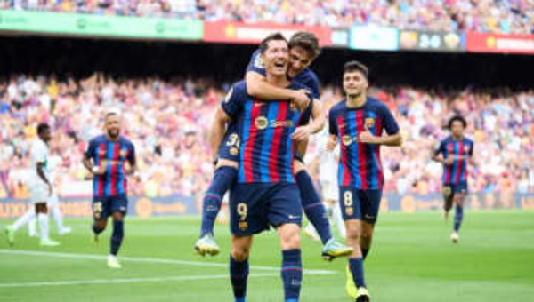 バルサfwレヴァンドフスキ 最強助っ人すぎる チャビ監督は 人格 を絶賛 Newscafe