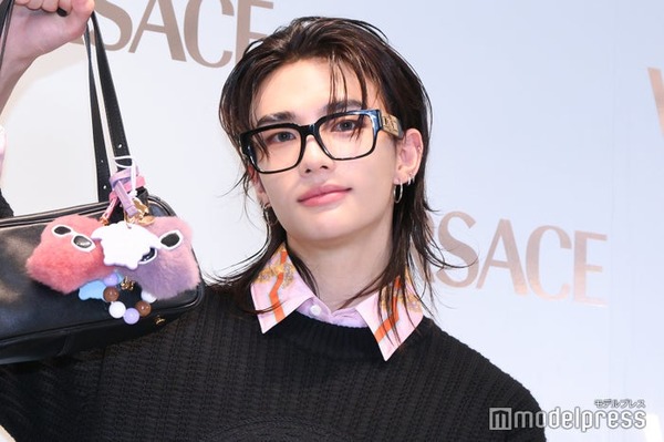 Stray Kidsヒョンジン、銀座降臨でファン歓声 約1年ぶり「ヴェルサーチ