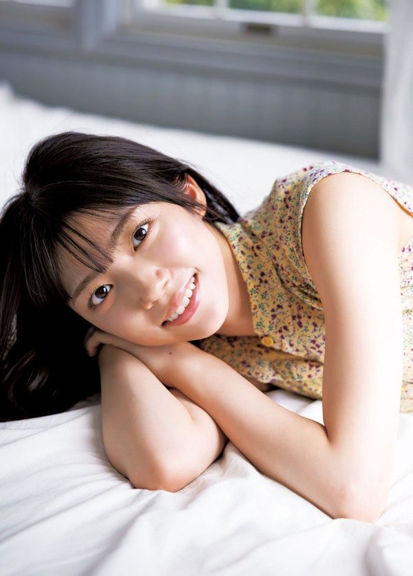 櫻坂46四期生・佐藤愛桜「ヤンジャン」で初グラビア披露 透明感輝く