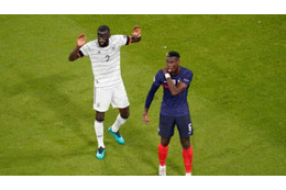 EURO2020で衝撃事件！？ ポグバ、ドイツ代表DFに噛み付かれる 画像