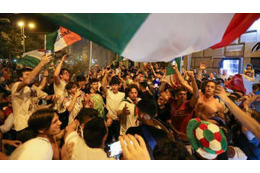 EURO2020決勝進出のイタリア、マスクなしの密接歓喜がすごい 画像