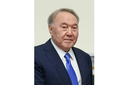 カザフスタン前大統領が完全引退 画像