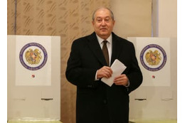 アルメニア、大統領が辞任表明 画像