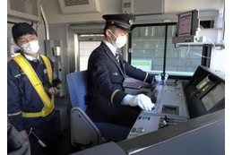 昼の山手線で自動運転試験 画像