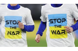 戦争反対のTシャツ拒否で炎上…「何千人も死んでる中東は無視か」とサッカー選手釈明 画像