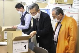 徳島市長のリコール署名提出 画像