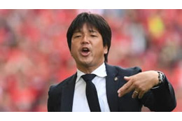 松本の名波監督「カメレオン戦法でいく」 七色宣言をする 画像