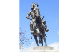 仙台城跡で伊達政宗の騎馬像傾く 画像