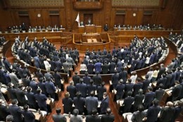 衆院、沖縄復帰50年で決議 画像