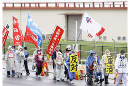 沖縄、復帰後も続く基地負担訴え 画像