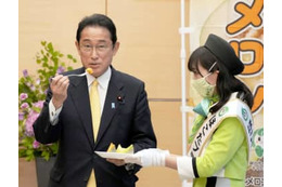 首相「ジューシーで元気出た」 画像