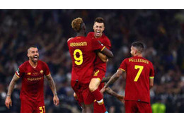 UEFAカンファレンスリーグ、モウリーニョ監督のローマが初代王者に！ 画像