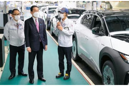 首相、トヨタ工場を訪問 画像