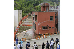 熱海土石流で残った酒店解体 画像