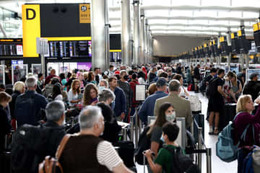 英空港、1日の出発10万人 画像
