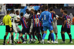 レアルvsバルサ戦が荒れる！プレシーズンなのに乱闘シーンがこれ 画像