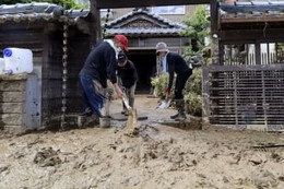 真夏の復旧作業、家取り壊しも 画像