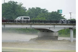 青森で大雨、2河川が氾濫 画像