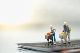 50代で貯金ゼロの家庭が見直したい家計費目は？ 画像