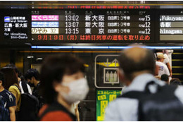 台風影響で交通機関に乱れ 画像