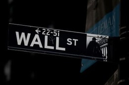 NY株反落、313ドル安 画像