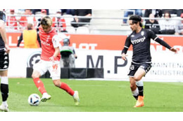 伊東純也、南野拓実に見せつけた電撃ドリブルがこちら 画像