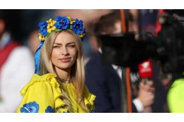 「夫の同僚を中傷したサッカー選手の妻」たち 画像