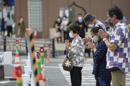 銃撃現場でも「最後のお別れ」 画像