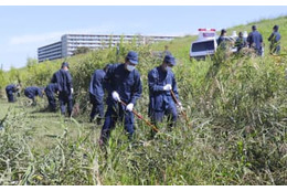 河川敷の水引き、捜索広げる 画像