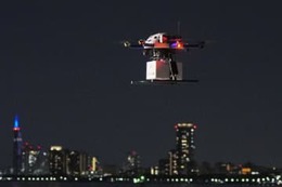 夜間にドローンで商品を配送 画像