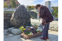 「被爆者の墓」で反核祈る 画像