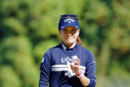 藤田光里ら3人が首位で最終日へ　常文恵4位 画像