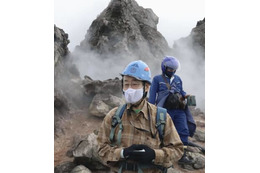 普賢岳溶岩ドーム、専門家が視察 画像