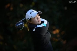 鈴木愛が単独首位で週末へ　藤田さいき、リ・ハナ2位 画像