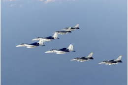 日本海で日米戦闘機訓練 画像