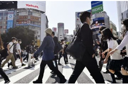 自営や非正規に出産後給付を検討 画像