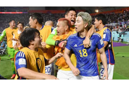 日本の大逆転勝利をどう見たのか…あのカズとヒデが並んでW杯観戦 画像