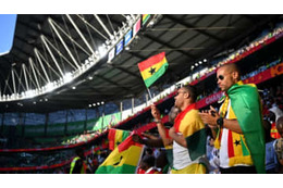 「日本ありがとう」 W杯韓国戦に勝ったガーナファンが“スタジアム掃除” 画像