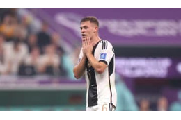 日本に負けてW杯敗退…傷心のドイツ代表キミッヒ、グリーズマンが慰める 画像