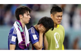 日本代表、涙のW杯敗退…三笘薫が感極まった「号泣シーン」が泣ける 画像