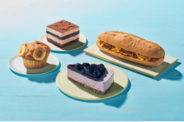 【スタバ新作メニュー】プラントベースのケーキや焼き菓子が新登場、様々な表情のブルーが美しいグッズも 画像