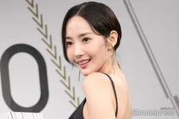 パク・ミニョン、スリットドレスで美脚＆美背中大胆披露 半年ぶりに来日 画像