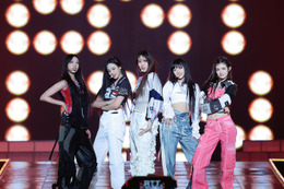 NewJeans、ヘリンのソロダンスから開幕 ヒット曲連発で“ライジングスター”に歓声止まず＜2023 Weverse Con Festival＞ 画像